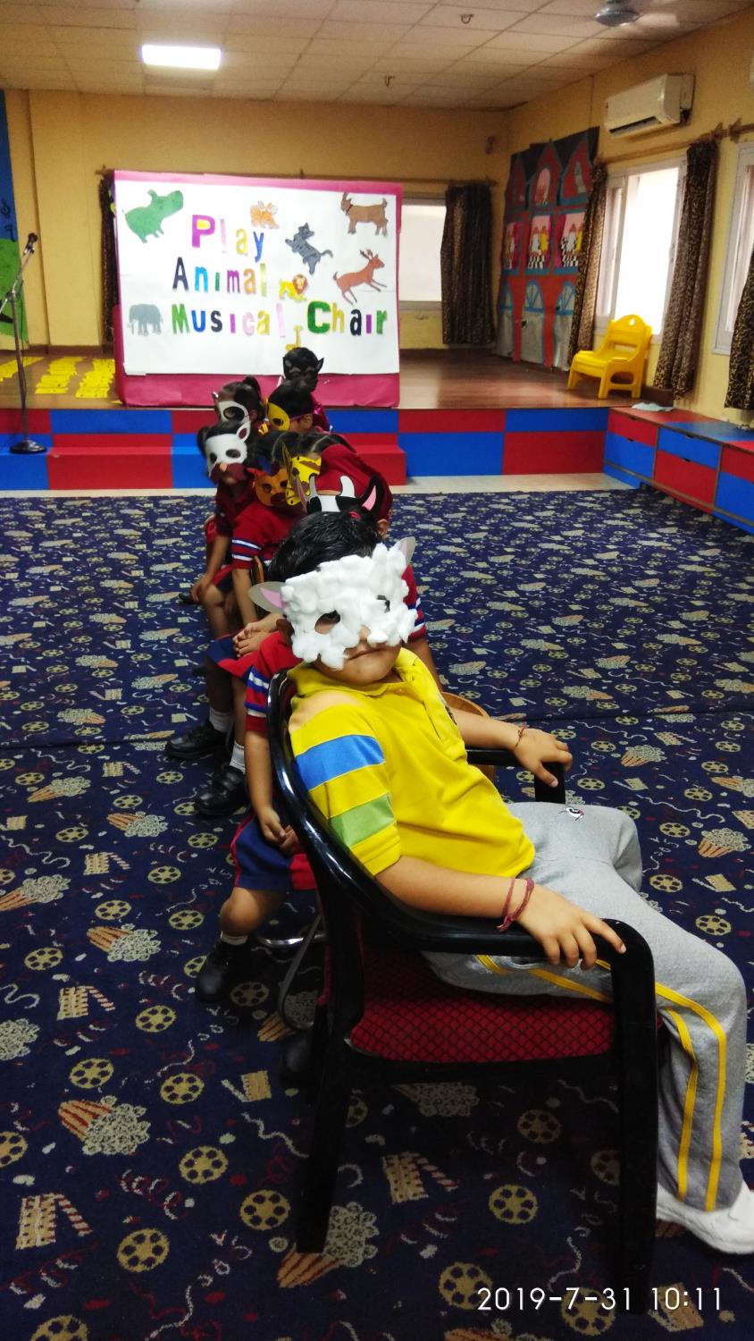 Play animal musical chair