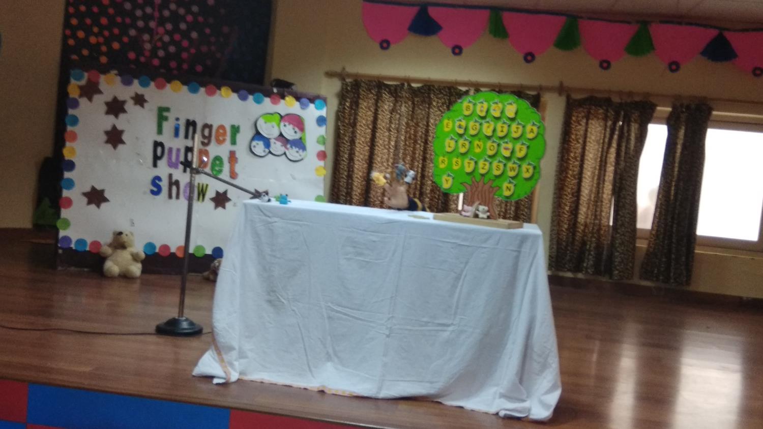 Finger puppet show